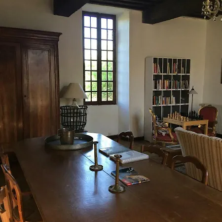 Le Vieux Château De Martin-lars Hébergement de vacances Saint-Martin-Lars-en-Sainte-Hermine